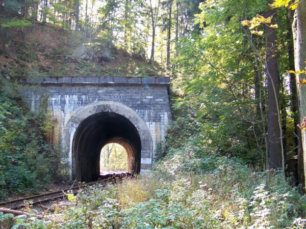 jeden z tunel