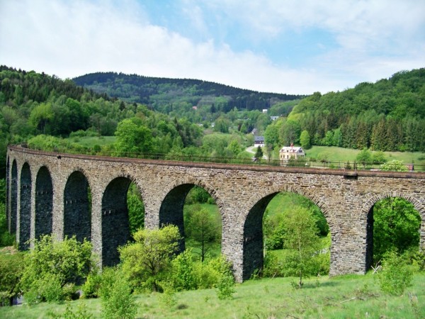 viadukt v Novin