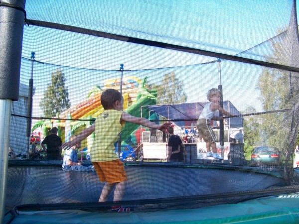 na trampolin 3