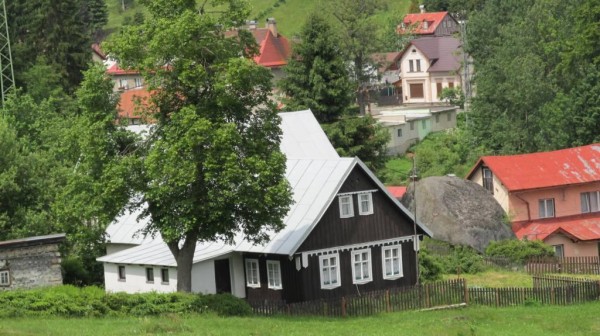 chaloupka se sklou